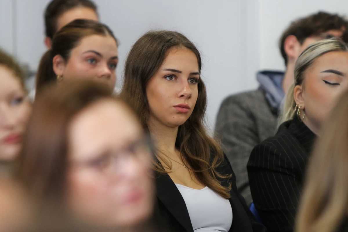 divák na konferenci