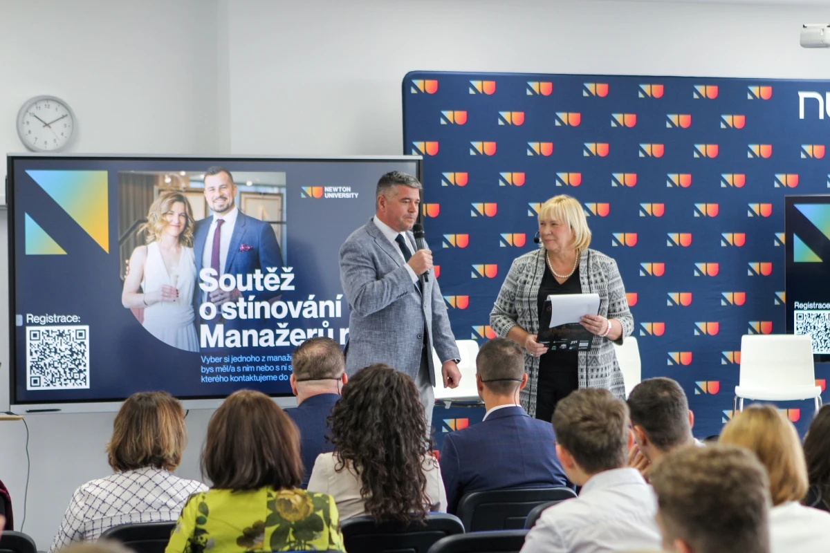 prezentující na konferenci