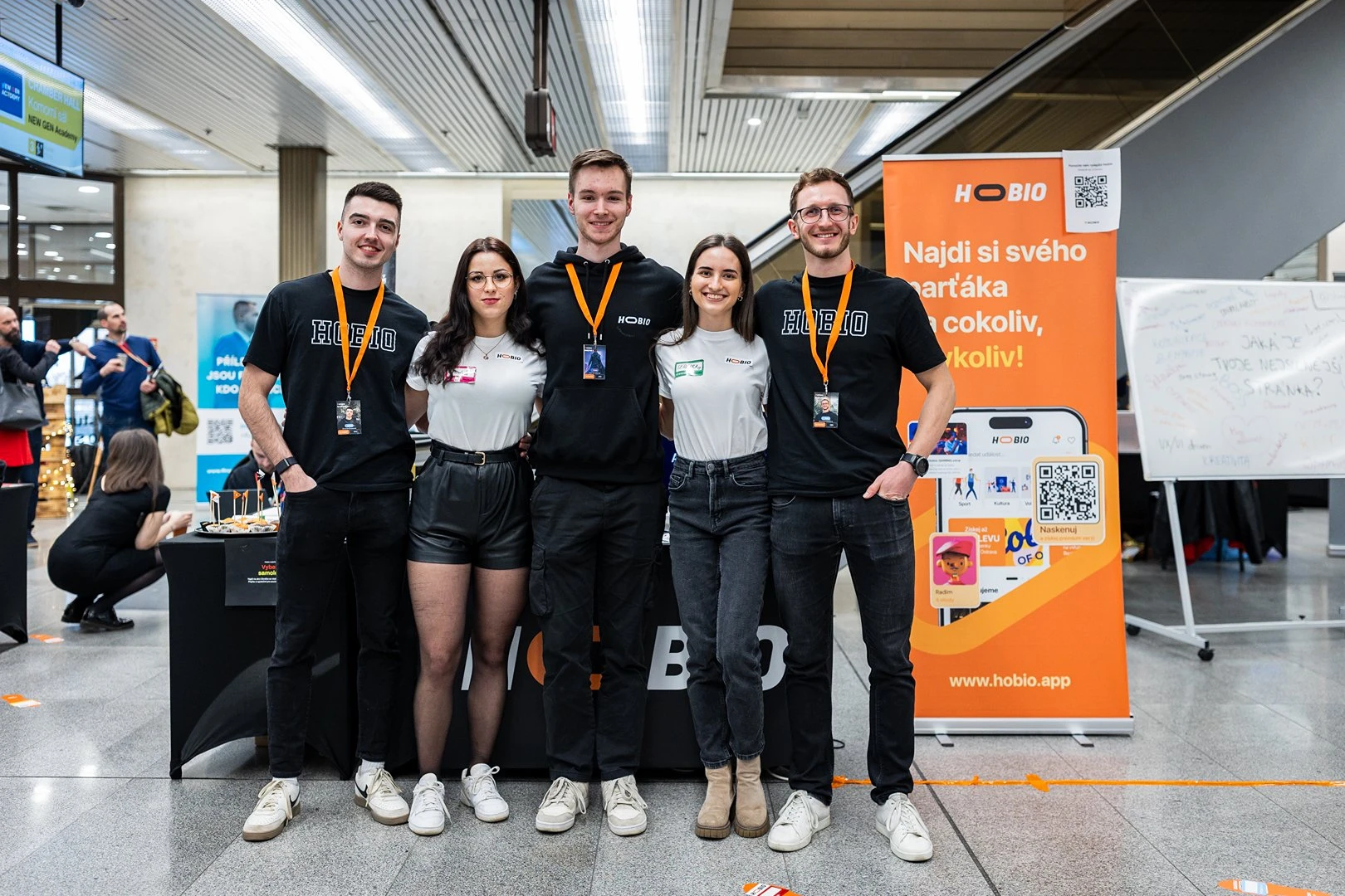 lidé na event akci