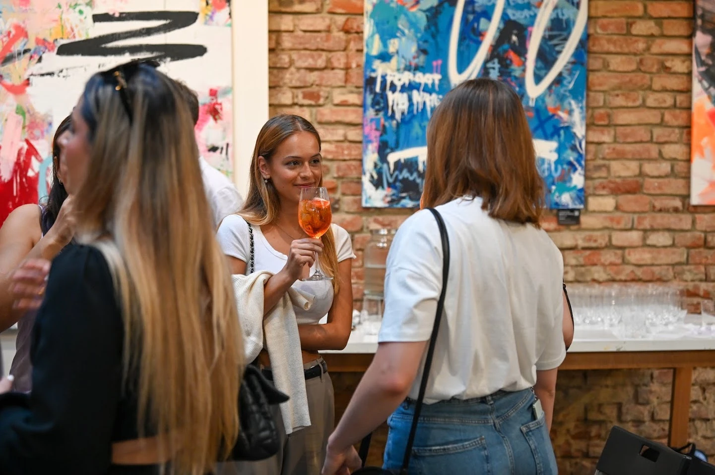 First friendships, first shared drink and first inside jokes. Informal meet-ups in Prague and Brno kicked off the semester.