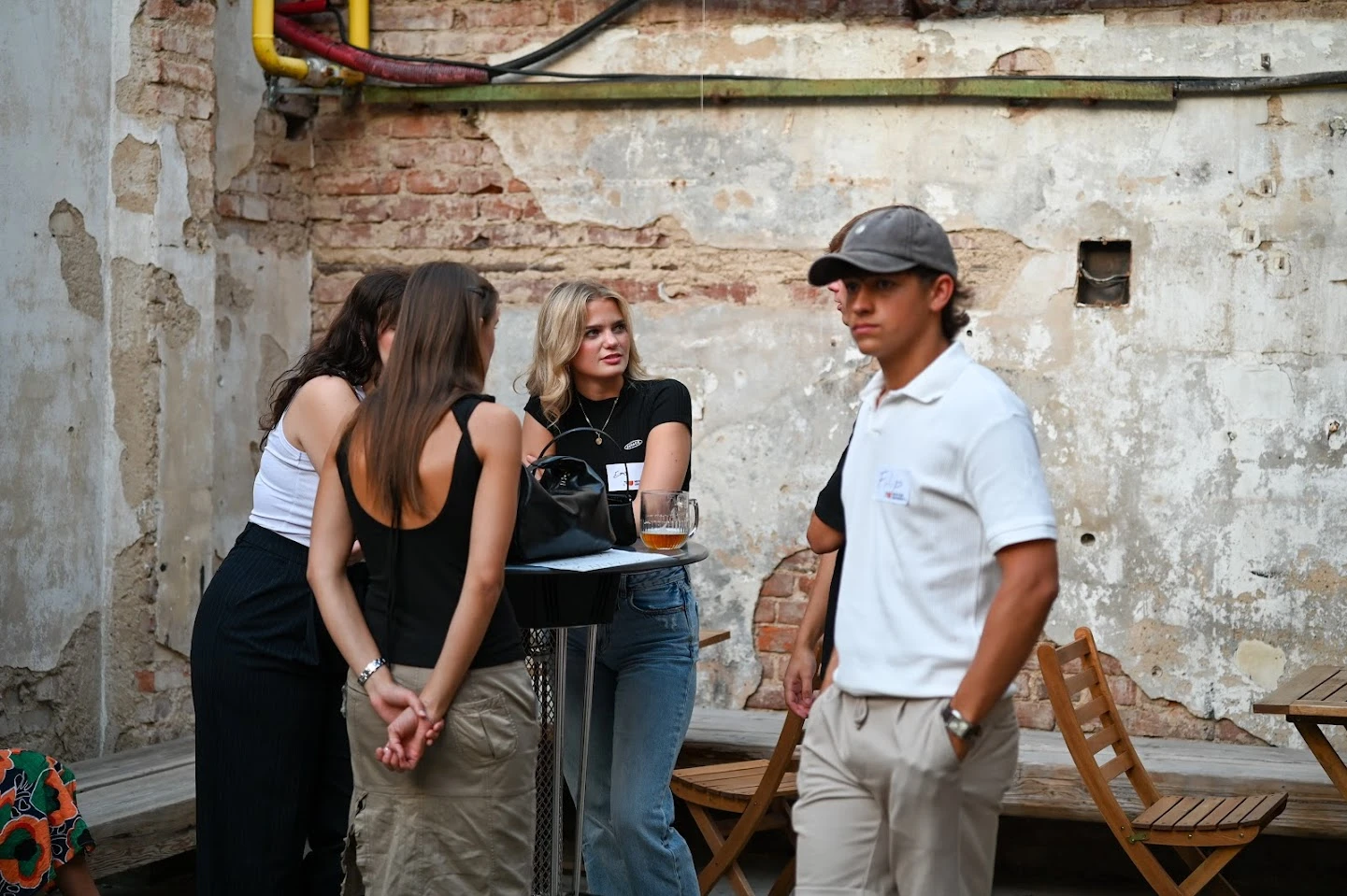 First friendships, first shared drink and first inside jokes. Informal meet-ups in Prague and Brno kicked off the semester.