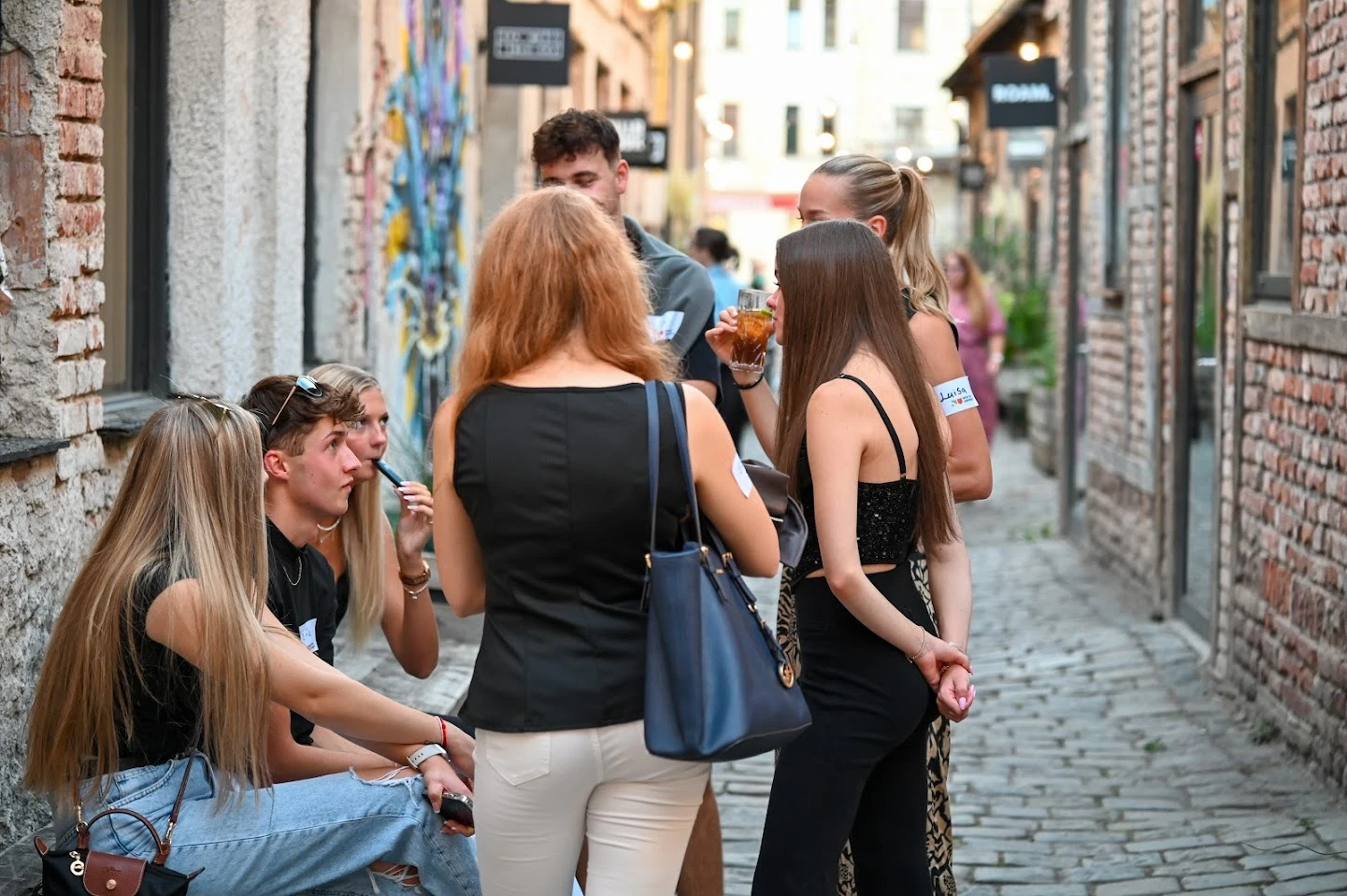 First friendships, first shared drink and first inside jokes. Informal meet-ups in Prague and Brno kicked off the semester.