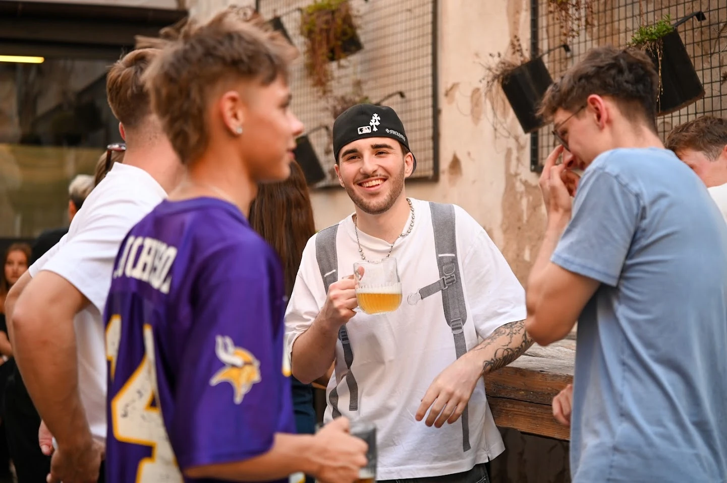 First friendships, first shared drink and first inside jokes. Informal meet-ups in Prague and Brno kicked off the semester.