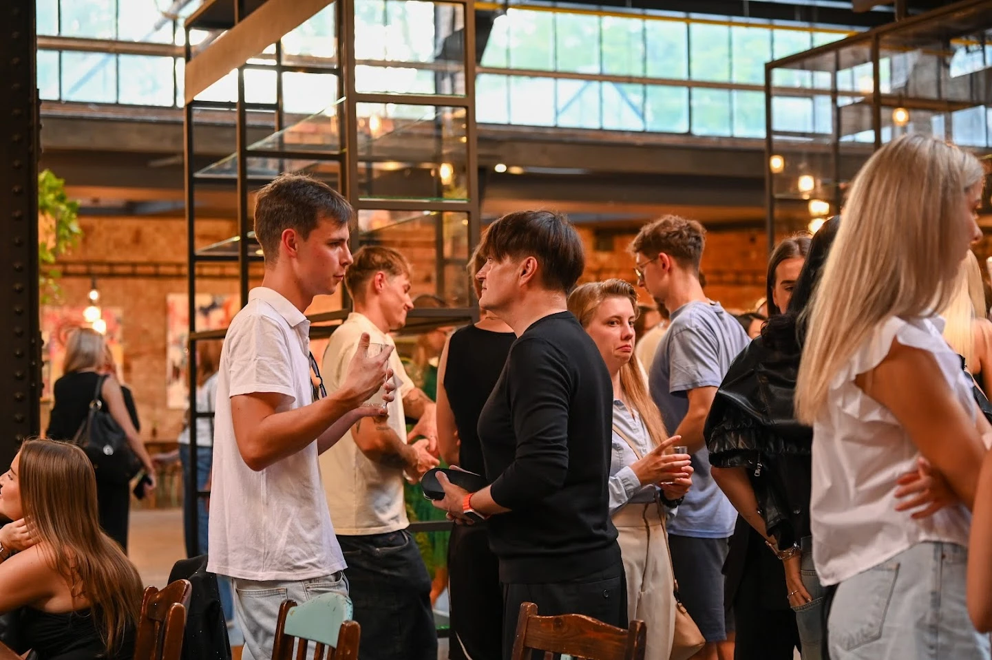 First friendships, first shared drink and first inside jokes. Informal meet-ups in Prague and Brno kicked off the semester.