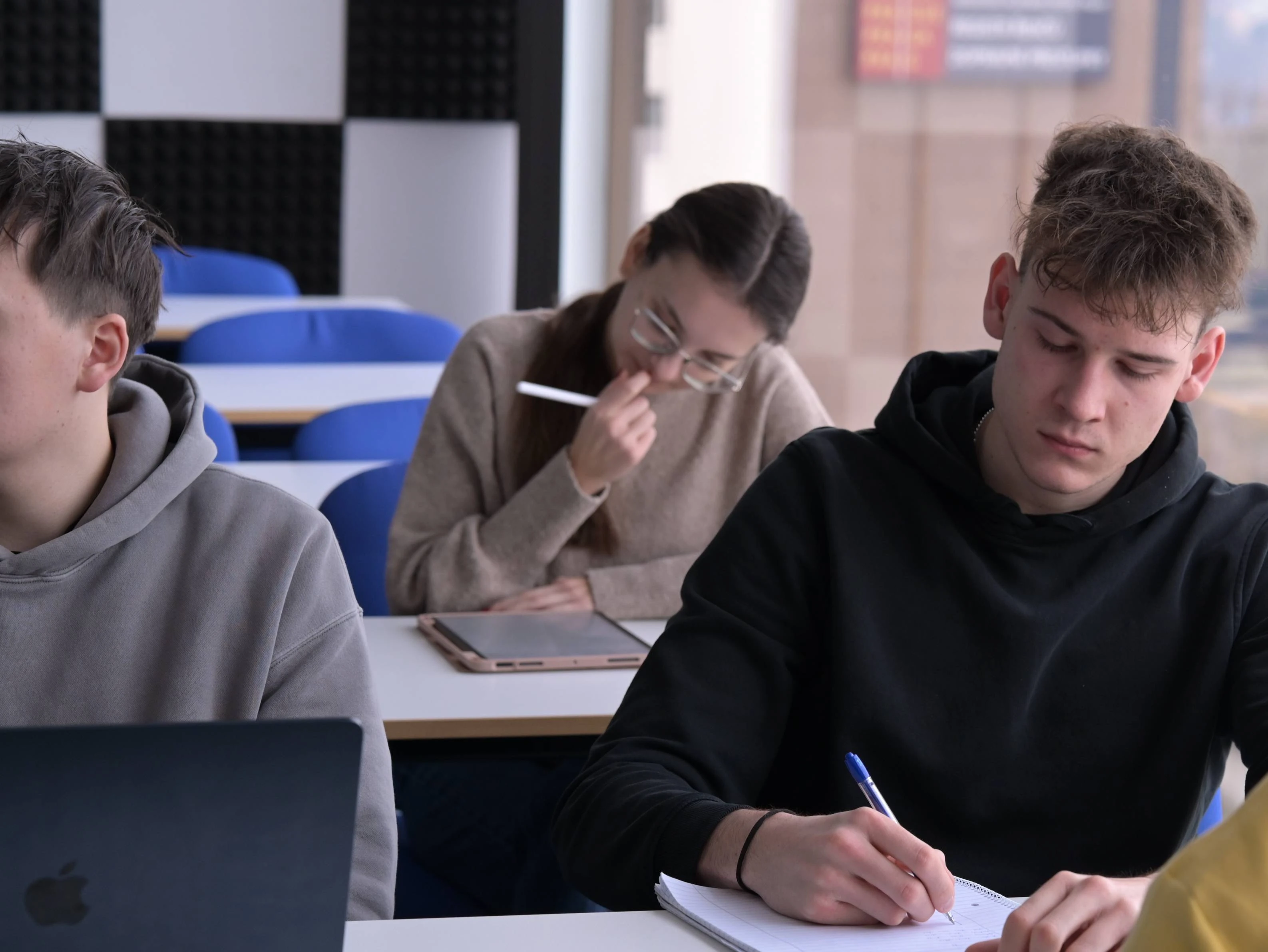 Skúškové mode on: ako prežiť bez kolapsu a pritom s výsledkami