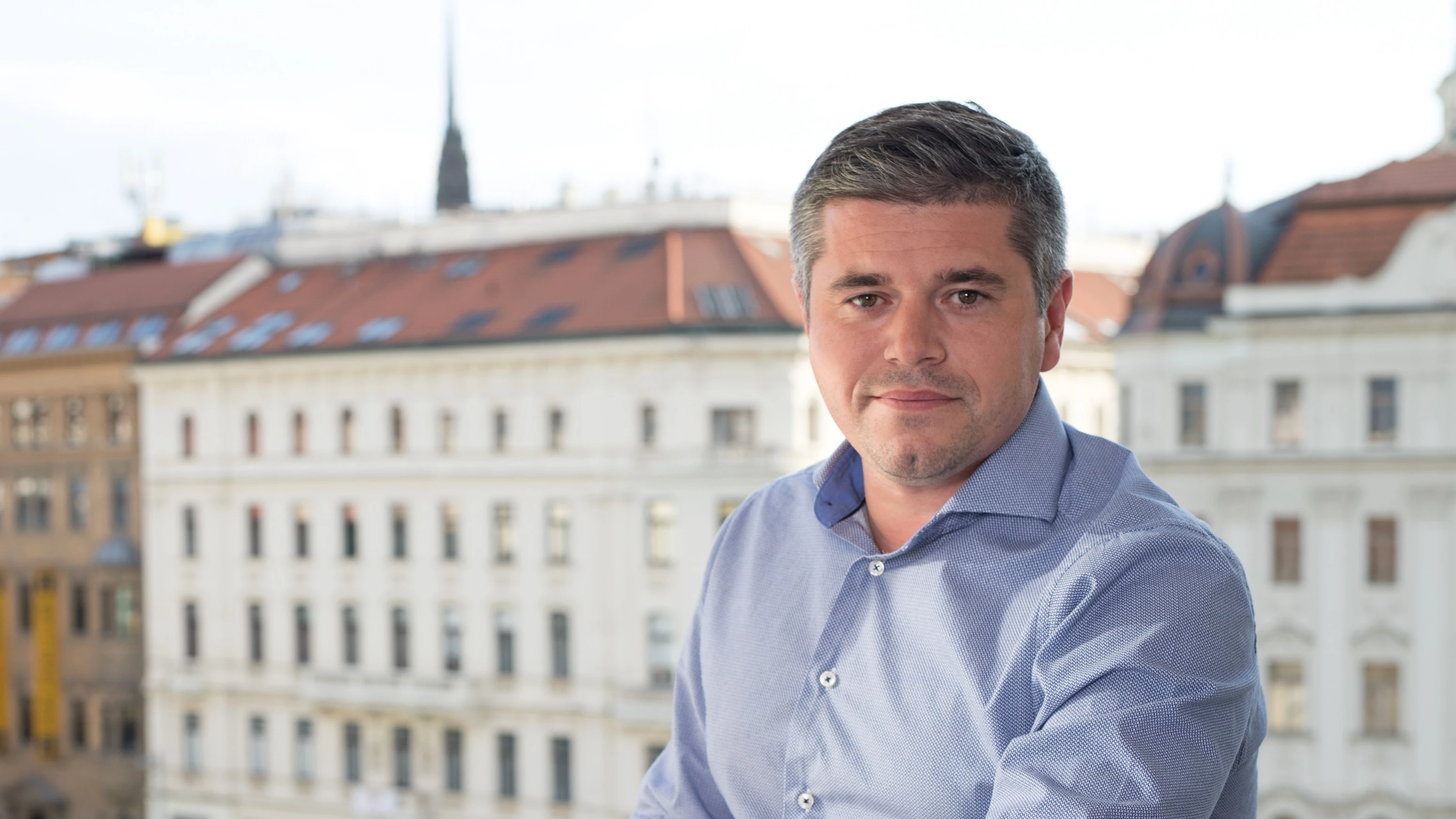 Nečekejte na jistotu. Vytvořte ji.