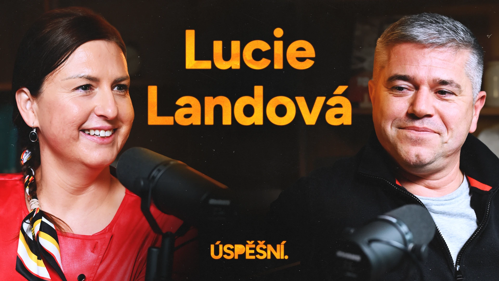 žena u mikrofonu, úspěšní