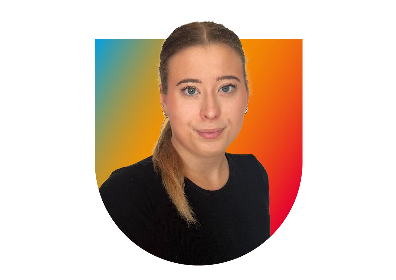 Laura Kelecsenyi - premium