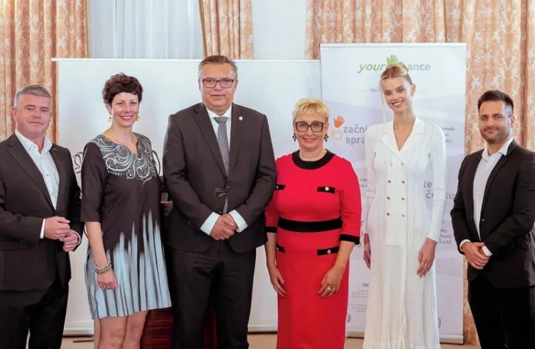 Finančná gramotnosť budúcnosti: Jana Merunková a Jiří Koleňák chcú pripraviť učiteľov aj deti na svet s AI