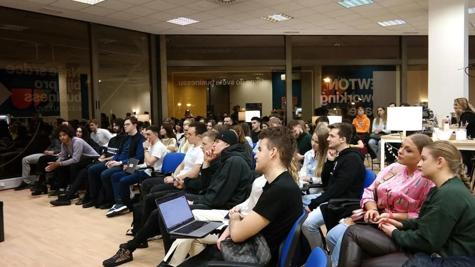 Improve your presentation skills: learn to use silence and always be prepared